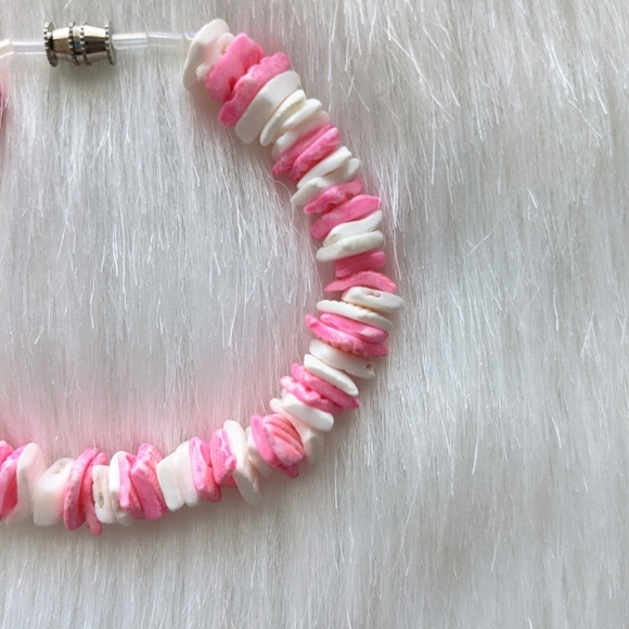 Pink and white handmade seashell bracelet - Picture 2 of 3